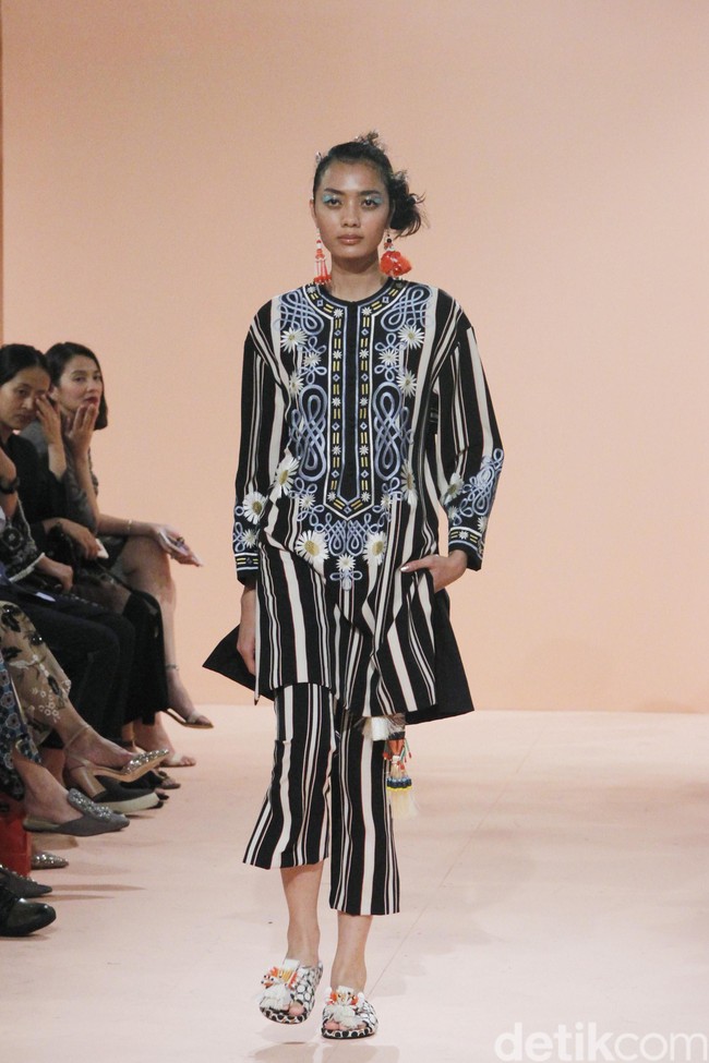 Rancangan terbaru Spring Summer 2019 Studio 133 Biyan dengan mengusung tema Juxtaposition yang diadakan di Hotel Dharmawangsa, Jakarta. Selasa [6/11/2018]. Foto: Mohammad Abduh/Wolipop  