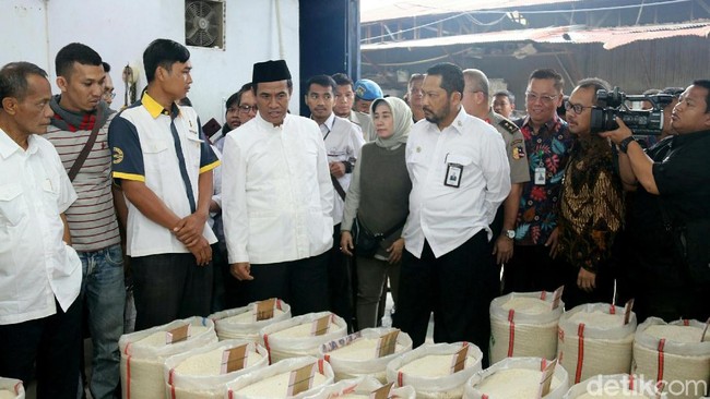 Beras Menumpuk di Gudang Bulog, Kok di Cipinang Menipis?