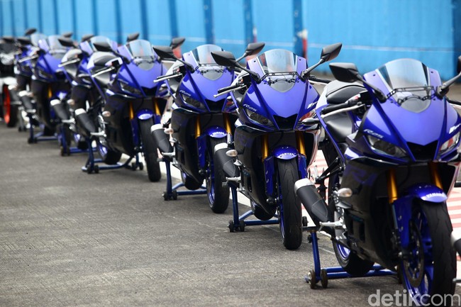Asyiknya Yamaha R25 Terbaru, Cornering Jadi Lebih Pede