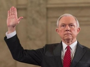 Trump Pecat Jaksa Agung Jeff Sessions