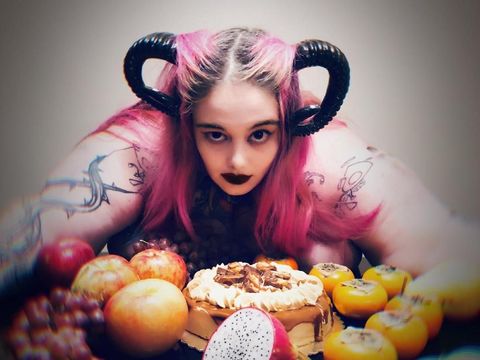 Wanita Ini Nggak Mau Berhenti Makan Sebelum Jadi yang Terberat di Dunia