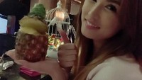 Miyabi memang kerap berkunjung ke Indonesia, bahkan beberapa tahun lalu ia sempat ikut main film di Indonesia. Lewat akun Instagramnya, wanita cantik asal Jepang ini sering bagikan momen seru saat kulineran bersama kekasih hingga teman-temannya. Foto: Instagram @maria.ozawa
