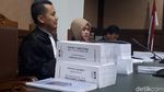 Potret 1.211 Lembar Tuntutan untuk Zumi Zola