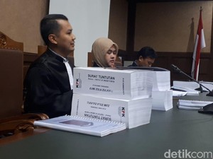 Jaksa KPK Siapkan 1.211 Lembar Tuntutan untuk Zumi Zola