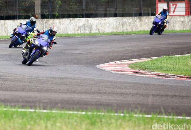 Asyiknya Yamaha R25 Terbaru, Cornering Jadi Lebih Pede