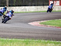 Asyiknya Yamaha R25 Terbaru, Cornering Jadi Lebih Pede