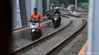 Beberapa dari para pemotor bahkan tak menggunakan alat standar keamanan seperti helm.