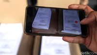 Ratna Sarumpaet ditetapkan sebagai tersangka penyebaran berita bohong alias hoax untuk membuat keonaran. Ratna disangkakan dengan UU Peraturan Hukum Pidana dan UU ITE.