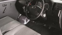Wuling Formo menerapkan gaya konvensional mobil keluarga yakni menaruh transmisi di bagian tengah (center console). Sedangkan Gran Max, menaruhnya di depan (kontrol panel) sehinga ruang penyimpanan lebih besar dan mudah menjangkau tuasnya.Foto: Daihatsu Indonesia