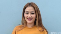 Vega Darwanti saat ditemui usai tampil di Brownis Trans TV, Kapten Tendean, Jakarta Selatan pada Rabu (7/11). Pool/Noel/detikFoto.