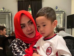 Lucunya Rafathar Tak Bisa Bohong Saat Dibelikan Mainan Diam-diam