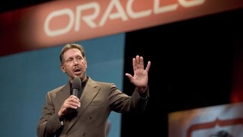 Larry Ellison sang pendiri Oracle, mengalami masa kecil yang sulit. Di usia 9 bulan, dia kena penyakit pneumonia. Saat masih bayi itu, Ellison diadopsi oleh bibinya dan tak pernah lagi bertemu dengan ibu biologisnya. Foto: Getty Images