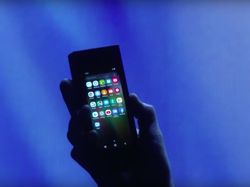 Penampakan Ponsel Layar Lipat Samsung