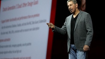 Larry Ellison sang pendiri Oracle, mengalami masa kecil yang sulit. Di usia 9 bulan, dia kena penyakit pneumonia. Saat masih bayi itu, Ellison diadopsi oleh bibinya dan tak pernah lagi bertemu dengan ibu biologisnya. Foto: Getty Images