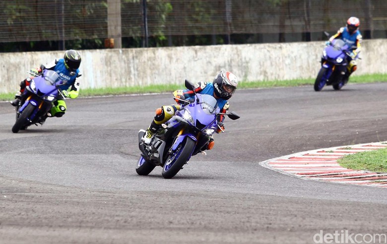 Yamaha R25 Terbaru di Sirkuit Sentul. Foto: Grandyos Zafna Yamaha R25 Terbaru di Sirkuit Sentul. Foto: Grandyos Zafna