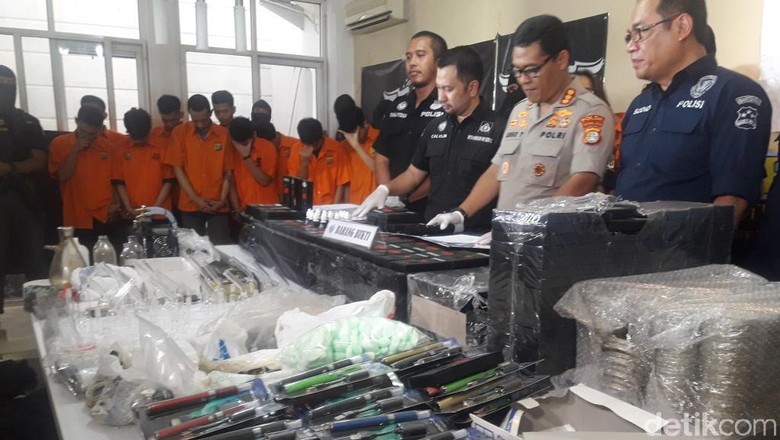 Polisi Bongkar Sindikat Liquid Vape Ekstasi Reborn Cartel Polisi Bongkar Sindikat Liquid Vape Ekstasi Reborn Cartel