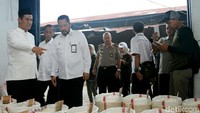 Menurut Amran terjadi kenaikan harga untuk beras medium di PIBC. Hal itu dikarenakan terjadi anomali penggilingan beras medium menjadi premium.