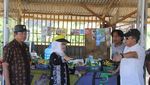 Intip Momen Bupati Indramayu, Anna Sophanah Saat Makan Bareng Warga
