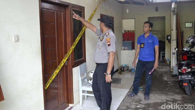 Polisi Buru Teman Wanita yang Ditemukan Terbakar di Kamar Kos Polisi Buru Teman Wanita yang Ditemukan Terbakar di Kamar Kos