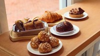 Meski terlihat sederhana, choux bundar mungil tampak menarik diantara pastry lainnya. Apalagi kalau ditambah remahan karamel renyah disekelilingnya. Foto: Instagram hungry_cheff 