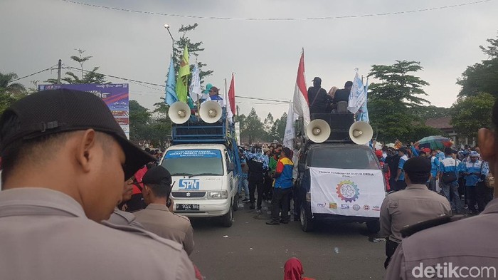 Demo buruh di Serang (Bahtiar-detik)