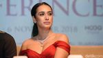 Si Seksi Alexandra Gottardo di Gala Premier Hanum & Rangga