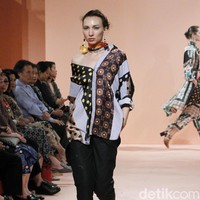 Rancangan terbaru Spring Summer 2019 Studio 133 Biyan dengan mengusung tema Juxtaposition yang diadakan di Hotel Dharmawangsa, Jakarta. Selasa [6/11/2018]. Foto: Mohammad Abduh/Wolipop  