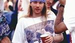 Ini Momen Seru Axl Rose  Saat Menikmati Makanan dan Minumannya