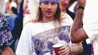 Axl Rose adalah penyanyi berdarah Amerika. Ia juga dikenal sebagai penulis lagu, produser rekaman dan musisi. Sosoknya yang rocker abis ini ternyata juga hobi makan. Foto: Instagram