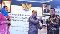 Acara penandatanganan Standar Pelayanan Administrasi (SPA) itu digelar di Jakarta, Kamis (8/11/2018) malam. MTF dan Dukcapil bersinergi dalam meningkatkan Standar Pelayanan Administrasi (SPA) dengan mempercepat proses layanan dan validasi informasi. khususnya pemanfaatan data kependudukan. Foto: dok. MTF