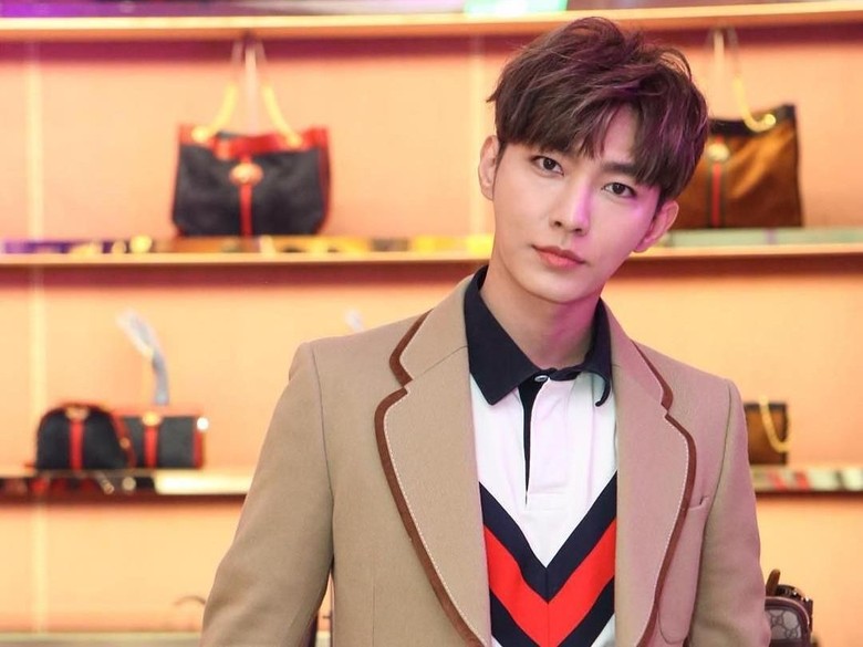 Aktor Taiwan Aaron Yan Dirumorkan Pacari 3 Pria Sekaligus Aktor Taiwan Aaron Yan Dirumorkan Pacari 3 Pria Sekaligus