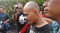 Pada peristiwa yang terjadi dini hari tadi, kata Rachmat, petugas berjaga di pos pintu masuk. Rohandi menerobos penjagaan petugas. Usai peristiwa penyerangan ini, Polsek Penjaringan memperketat keamanan. (Foto: Eva Safitri/detikcom)