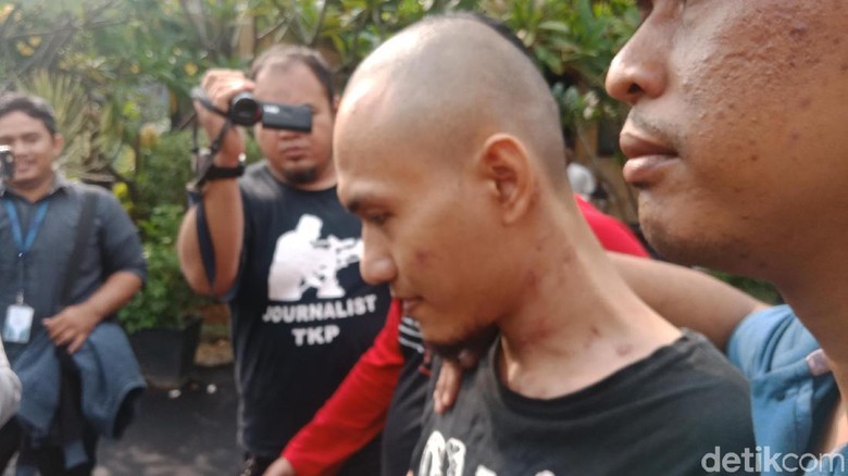 Kasus Pria Serang Polsek Penjaringan Dilimpahkan ke Polres Jakut Kasus Pria Serang Polsek Penjaringan Dilimpahkan ke Polres Jakut