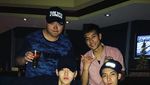 Makan Hotpot dan Es Krim, Begini Manisnya Pose Kulineran Kris Wu