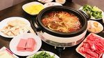 Makan Hotpot dan Es Krim, Begini Manisnya Pose Kulineran Kris Wu