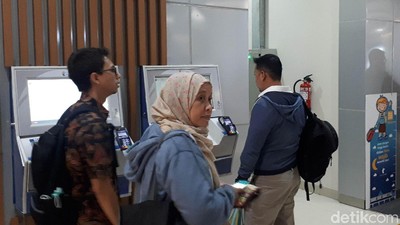 Mesin Tiket Eror, Penumpang KA Bandara Soetta Ketinggalan Kereta