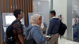 Mesin Tiket Eror, Penumpang KA Bandara Soetta Ketinggalan Kereta