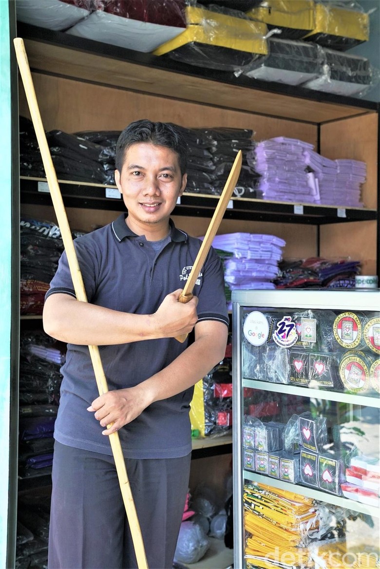 Bermodal Cekak, Arik Raup Ratusan Juta dari Bisnis Peralatan Silat Bermodal Cekak, Arik Raup Ratusan Juta dari Bisnis Peralatan Silat