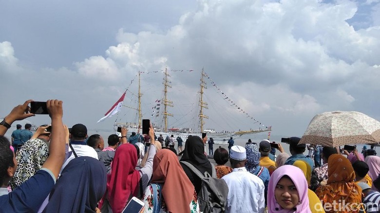 100 Hari Berlayar, KRI Bima Suci Tiba di Surabaya 100 Hari Berlayar, KRI Bima Suci Tiba di Surabaya