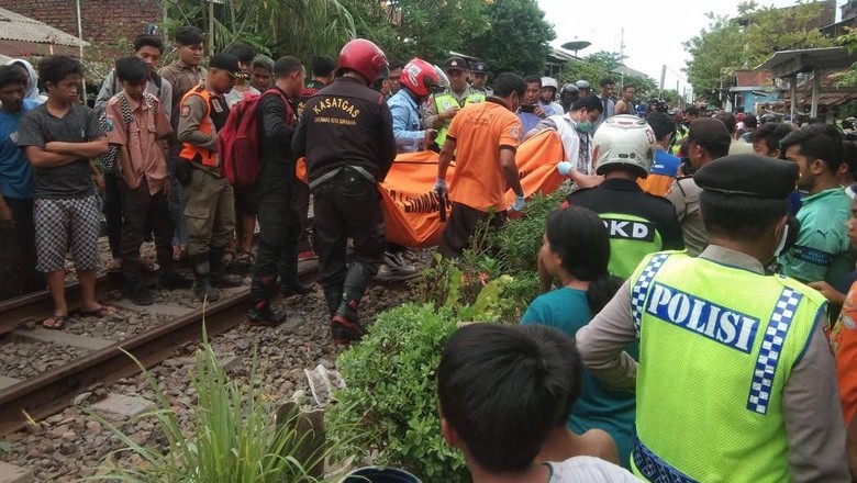Lagi, Seorang Kakek Tewas Tersambar Kereta Api di Surabaya Lagi, Seorang Kakek Tewas Tersambar Kereta Api di Surabaya