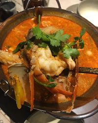 Hangatkan Badan dengan Tom Yam yang Pedas Asam Segar di Sini