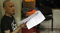 Akibatnya ia nekat menyerang Polsek Penjaringan dengan membabi-buta.