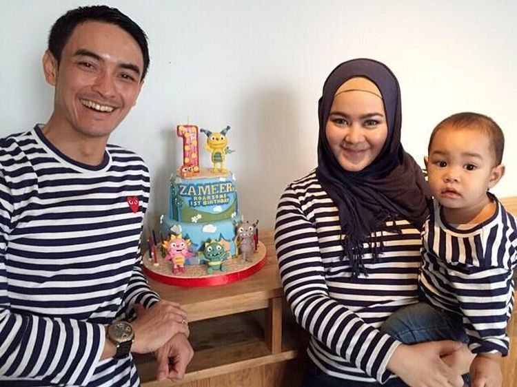 Begini Gaya Makan Istri Zumi Zola yang Ngaku Kaya dari Kakeknya