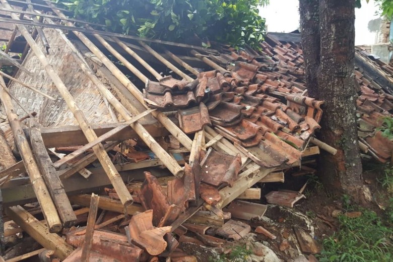 3 Rumah Hancur Diterjang Luapan Sungai Cibotor Bandung 3 Rumah Hancur Diterjang Luapan Sungai Cibotor Bandung