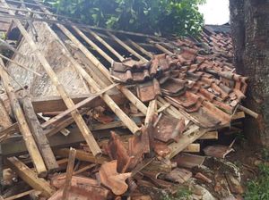 3 Rumah Hancur Diterjang Luapan Sungai Cibotor Bandung
