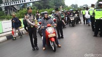Hal itu dilakukan untuk memberikan efek jera kepada para pengendara motor untuk tidak membiasakan diri melanggar lalu lintas. Hal itu dilakukan untuk memberikan efek jera kepada para pengendara motor untuk tidak membiasakan diri melanggar lalu lintas.