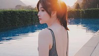 Menikmati sunset sambil main air, kenapa tidak? (nahm.fah/Instagram)