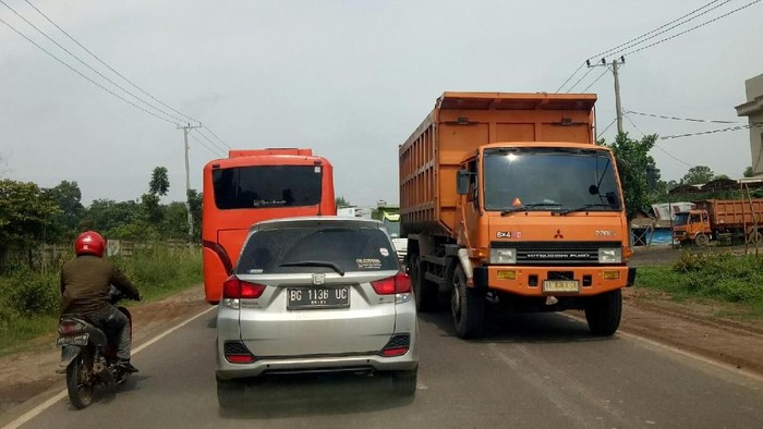 Gonjang-ganjing Truk Batu Bara Via Jalur Khusus Vs Jalan Umum