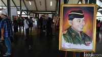 Selain Kasman, ada lukisan tokoh dan pahlawan PUrworejo lainnya yakni Jendral Sarwo Edhie Wibowo, Jendral Urip Sumoharjo, WR Supratman, Jendral Ahmad Yani, dan lain-lain.  Foto: Rinto Heksantoro/ detikHOT