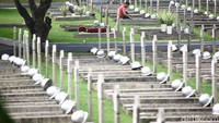 Hingga Jumat sore ini, makam para pahlawan di TMP Kalibata itu terlihat sudah sangat bersih dan rapih enak dipandang mata.